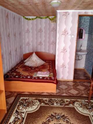 Гостевой дом У ЛЮБАШИ Железный Порт Двухместный номер с 1 кроватью и террасой-1